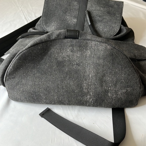 Urban Revivo  leather canvas Laid flat measures 17”x15” depth 7” - Picture 15 of 16